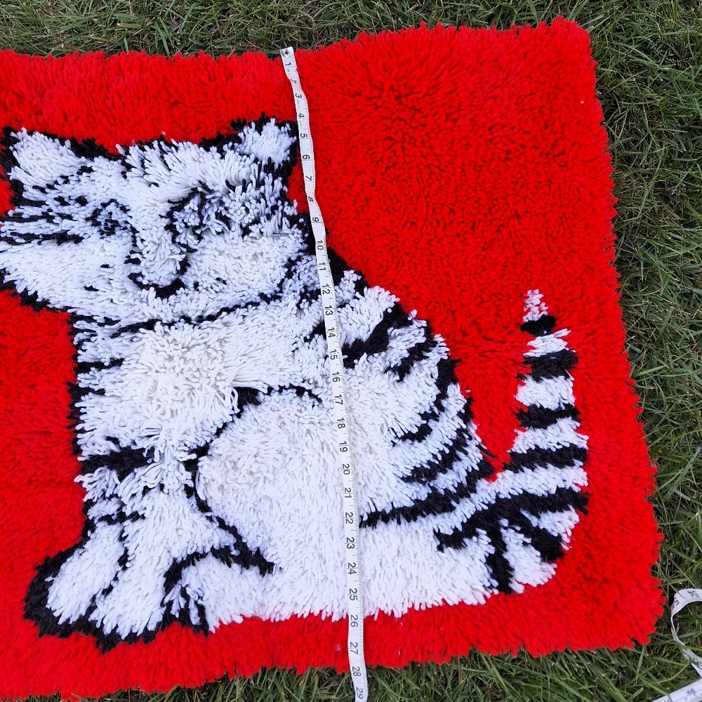 RARE vintage large latch hook cat wall art / rug